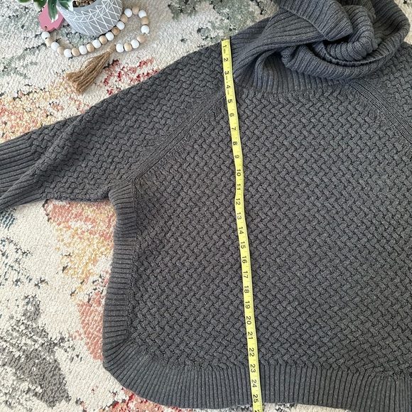 Dress Barn Plus Women’s Gray Cowl Neck Acrylic Knit Sweater Pullover Size 1X - Picture 10 of 11